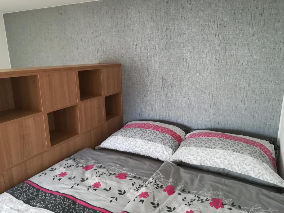 Apartman Runway 16 K Pronajmu - Loucna Nad Desnou Apartment Ngoại thất bức ảnh