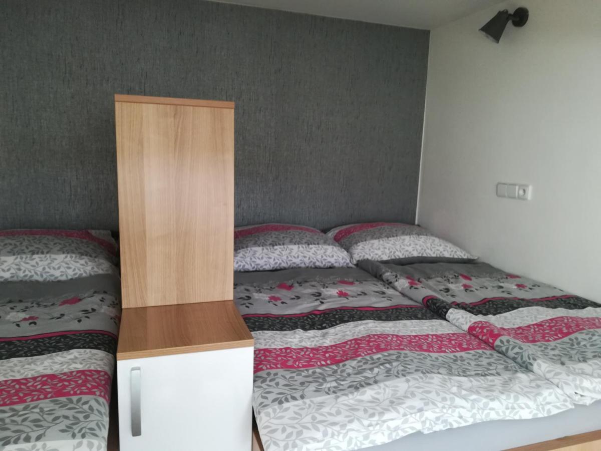 Apartman Runway 16 K Pronajmu - Loucna Nad Desnou Apartment Ngoại thất bức ảnh